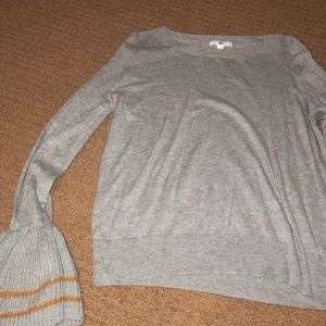 Long flared sleeve grey top